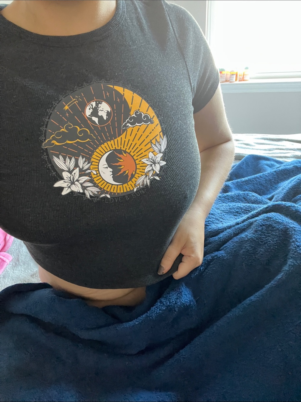 Black Graphic Yin Yang Tee - crop' Casual Top